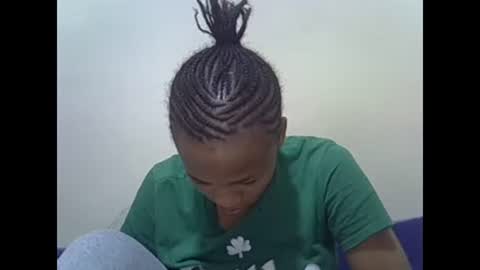 Snapshot of prettyqueenn1 chatting on January 22, 1:21 pm sharon online show from January 22, 1:21 pm