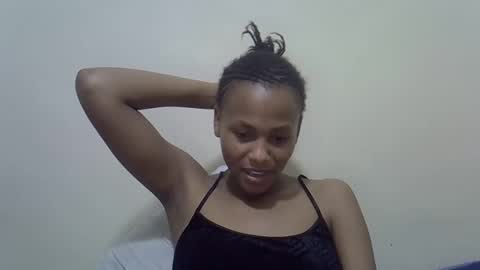 Snapshot of prettyqueenn1 chatting on February 5, 9:40 pm sharon online show from February 5, 9:40 pm