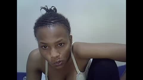 Snapshot of prettyqueenn1 chatting on February 7, 3:45 am sharon online show from February 7, 3:45 am