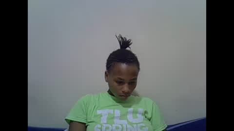 Snapshot of prettyqueenn1 chatting on February 12, 4:33 pm sharon online show from February 12, 4:33 pm