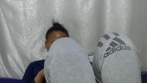 Snapshot of prettyqueenn1 chatting on December 20, 12:40 am sharon online show from December 20, 12:40 am