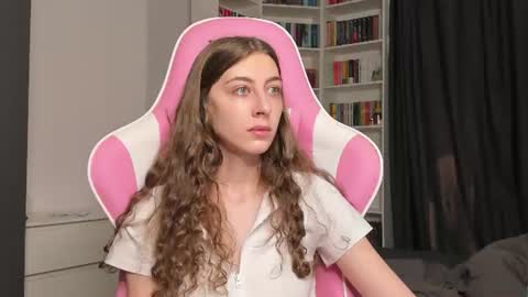 Snapshot of prettysomething chatting on July 18, 6:39 am Sophie next stream will be at Monday i will wait you guys online show from July 18, 6:39 am