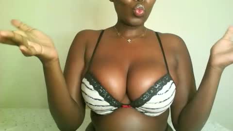 Snapshot of prettyvishy chatting on February 2, 2:32 am prettyvishy online show from February 2, 2:32 am