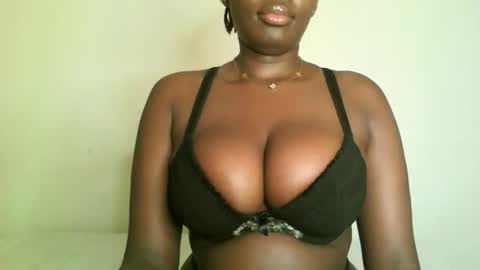 Snapshot of prettyvishy chatting on March 1, 3:41 am prettyvishy online show from March 1, 3:41 am