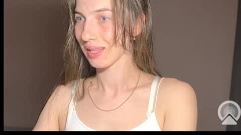 Snapshot of prettyyy_angel chatting on September 24, 6:33 pm prettyyy_angel online show from September 24, 6:33 pm