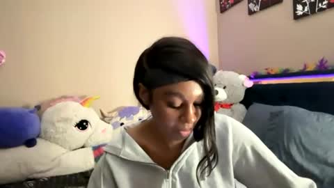 Snapshot of prettyyybriii219 chatting on June 25, 5:45 am prettyyybriii219 online show from June 25, 5:45 am