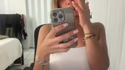 prettyyykittyyy22 online show from April 24, 3:53 am