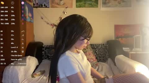 Snapshot of pricillahoinacki chatting on May 21, 10:33 am Amelia online show from May 21, 10:33 am