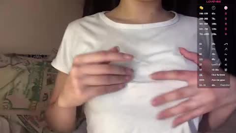 Snapshot of pricillahoinacki chatting on June 17, 10:50 am Amelia online show from June 17, 10:50 am