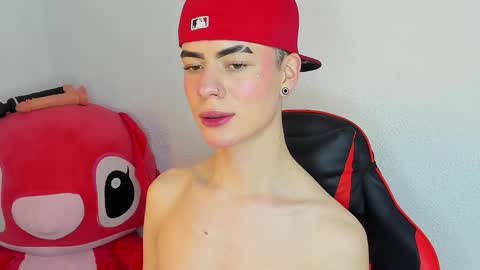 Snapshot of prince_adreww chatting on November 22, 10:31 pm PRINCE ADREWW - JOIN MY FAN CLUB online show from November 22, 10:31 pm