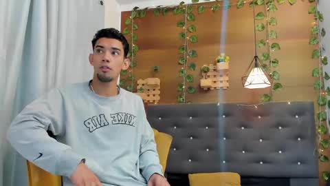 Snapshot of prince_arthur77 chatting on January 31, 12:40 pm prince_arthur77 online show from January 31, 12:40 pm