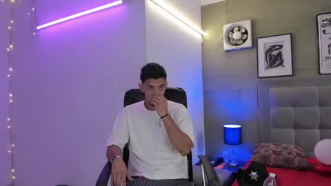 Snapshot of prince_arthur77 chatting on February 22, 12:51 pm prince_arthur77 online show from February 22, 12:51 pm