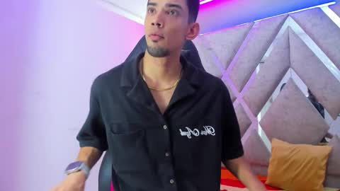 Snapshot of prince_arthur77 chatting on November 25, 1:00 pm prince_arthur77 online show from November 25, 1:00 pm