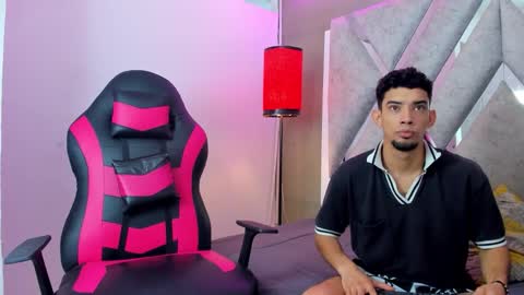 prince_arthur77 online show from January 17, 1:05 pm