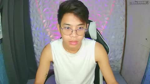 Snapshot of prince_harrison chatting on October 17, 7:05 pm prince_harrison online show from October 17, 7:05 pm