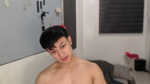 Snapshot of princeadrianx chatting on November 7, 10:04 am Prince Adrian online show from November 7, 10:04 am