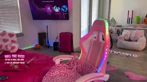 Snapshot of princess_cece chatting on November 6, 10:43 pm Cece NEXT LIVESTREAM -- DEC. 4th 7 PM CST online show from November 6, 10:43 pm