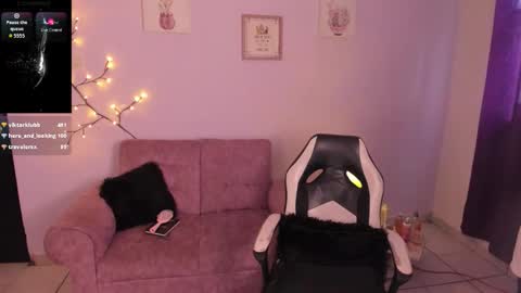 Snapshot of princess_foxxxy1 chatting on December 21, 8:49 pm Paula Princess online show from December 21, 8:49 pm