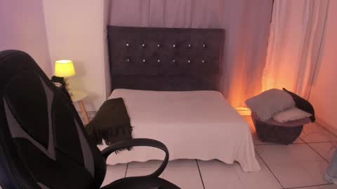 Snapshot of princess_foxxxy1 chatting on March 14, 4:40 am Paula Princess online show from March 14, 4:40 am