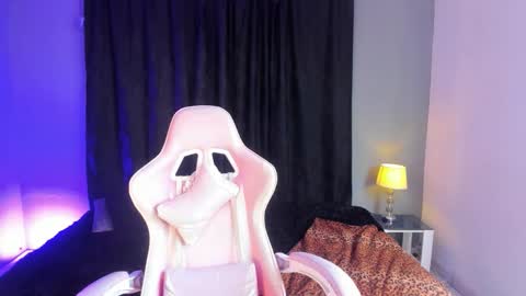 Snapshot of princess_foxxxy1 chatting on March 14, 6:02 pm Paula Princess online show from March 14, 6:02 pm