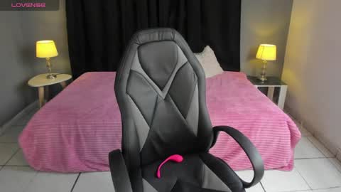 Snapshot of princess_foxxxy1 chatting on April 15, 7:58 pm Paula Princess online show from April 15, 7:58 pm