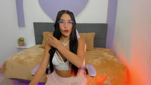 Mia online show from April 16, 3:07 am