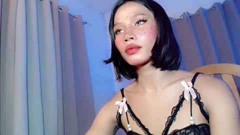 STELLA MAE online show from October 4, 7:50 am