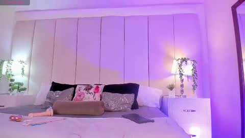 Snapshot of princessammy1 chatting on November 11, 2:00 am princessammy1 online show from November 11, 2:00 am