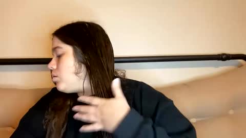 princessviccxo online show from January 13, 4:18 am