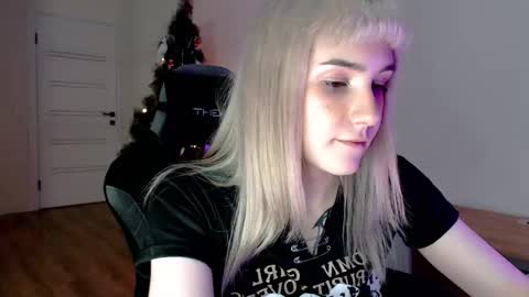 18 y.o online show from February 18, 5:42 pm