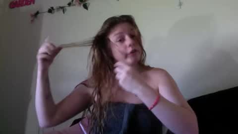 Snapshot of princesssnowflk84 chatting on June 4, 4:46 pm princesssnowflk84 online show from June 4, 4:46 pm