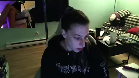 Snapshot of princesstyff chatting on September 22, 11:45 am Tyff et Blast online show from September 22, 11:45 am