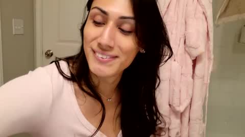 Snapshot of prinxessally chatting on February 17, 3:25 am Prinxessally online show from February 17, 3:25 am