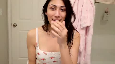 Snapshot of prinxessally chatting on February 18, 2:49 am Prinxessally online show from February 18, 2:49 am