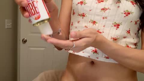 Snapshot of prinxessally chatting on February 18, 7:21 am Prinxessally online show from February 18, 7:21 am