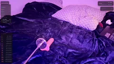 priscilliathesissy online show from April 19, 6:10 pm