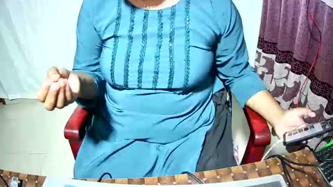 Priyonti ganguli online show from December 4, 2:43 am