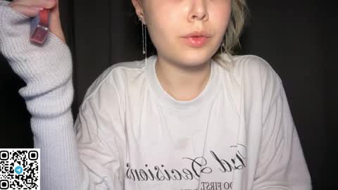 moli online show from April 17, 3:48 pm