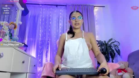    INDEPENDENT MODEL online show from November 1, 5:20 am