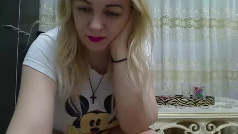 Snapshot of pryncess_sweety chatting on December 8, 6:06 pm Pryncess sweety online show from December 8, 6:06 pm