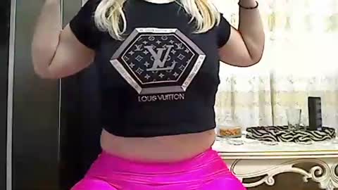 Snapshot of pryncess_sweety chatting on October 9, 7:50 am Pryncess sweety online show from October 9, 7:50 am