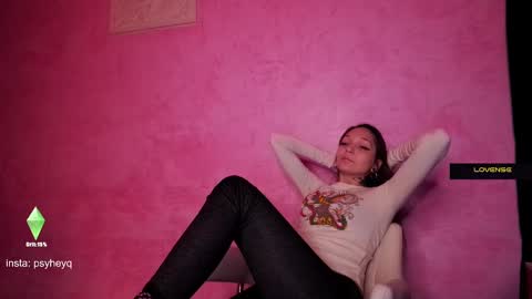 Snapshot of psyheya chatting on December 3, 5:55 pm LUCY -----    online show from December 3, 5:55 pm