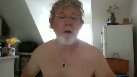 Snapshot of ptitrouquin chatting on September 17, 7:10 am ptitrouquin online show from September 17, 7:10 am