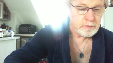 Snapshot of ptitrouquin chatting on March 2, 7:48 am ptitrouquin online show from March 2, 7:48 am