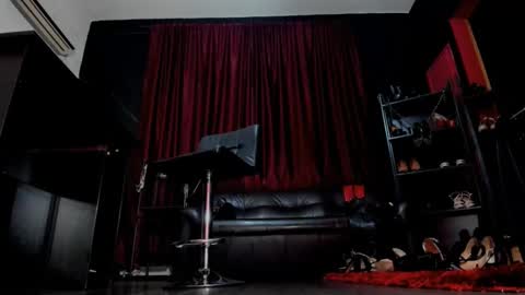 Snapshot of puffy_love chatting on December 21, 8:32 pm MissPuffyLove online show from December 21, 8:32 pm