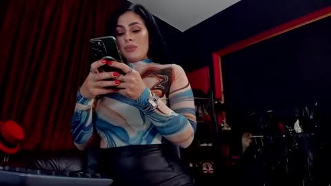 Snapshot of puffy_love chatting on February 6, 12:11 am MissPuffyLove online show from February 6, 12:11 am