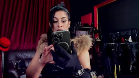 Snapshot of puffy_love chatting on February 17, 1:58 am MissPuffyLove online show from February 17, 1:58 am