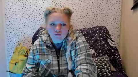 Snapshot of puffybun chatting on February 22, 9:13 pm puffybun online show from February 22, 9:13 pm