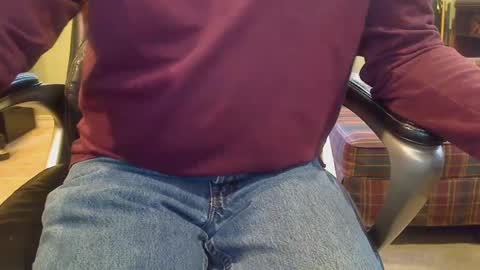 Snapshot of pulltoy1 chatting on December 3, 8:39 pm pulltoy1 online show from December 3, 8:39 pm