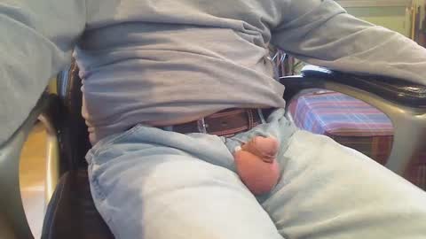 Snapshot of pulltoy1 chatting on January 15, 4:11 pm pulltoy1 online show from January 15, 4:11 pm